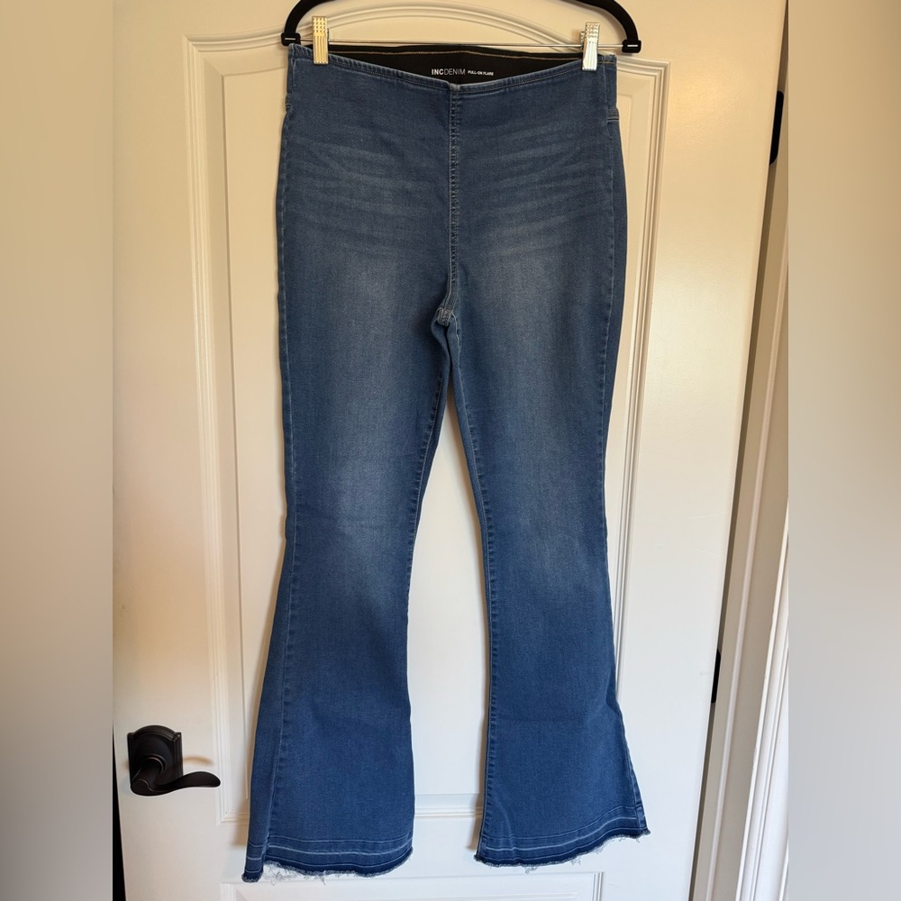 INC Denim Pull On Flare Jeans Sz 8/29